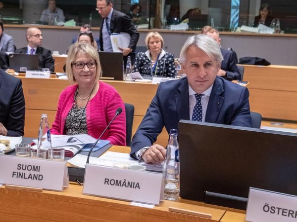 Victor Ponta, candidat la Președinția României: Reorientarea fondurilor de apărare, alături de Eugen Teodorovici